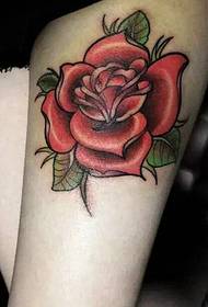 adatto per il modello di tatuaggio rosa rossa della gamba della ragazza glamour