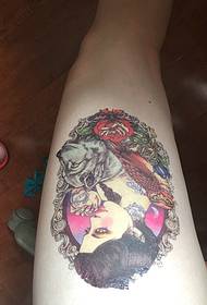 gamba squisita e bellissimo motivo floreale tatuaggio tatuaggio