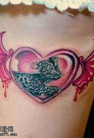 jauks, mazs leoparda mīlas spārnu tetovējuma raksts