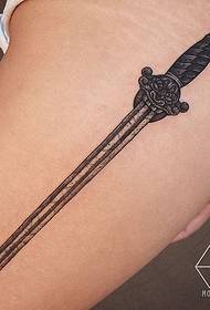 stehno černé šedé meč tetování vzor