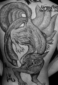 Cadro de tatuaxe de raposa de rabo de nove colas completo