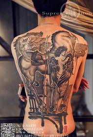 Татуировка в виде спины ангела