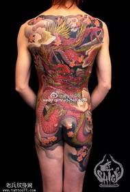 Padrão de tatuagem descendente do dragão de estilo chinês clássico