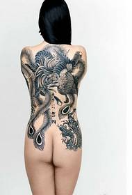 Moteriško nugaros juodo ir balto fenikso tatuiruotės modelis