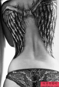 Tattoo show, beveel 'n vrou vol kreatiewe vlerke vir tatoeëring