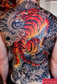 Rekomenduokite tradicinį tigro tatuiruotės modelį
