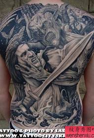 Potpuni uzorak tetovaža leđa: slike s cijelim leđima u Europi i u Americi
