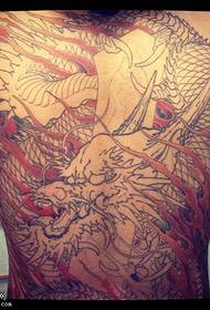 Uzorak tetovaže zmaja s potpunim leđima