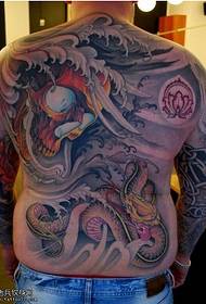 Modello di tatuaggio tradizionale a forma di serpente di colore full-back