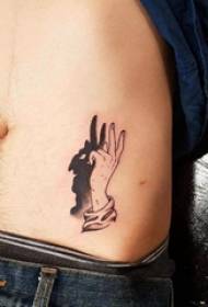 Tattoo vinger jongen buik op zwart grijs vinger tattoo foto