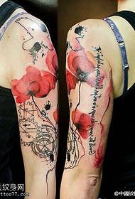 Пола правог тетоважа узорака дјевојчица модне личности