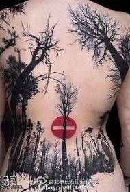 Celoplošný lesný tetovací vzor