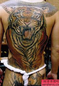 Tatuaggio tigre a schiena piena