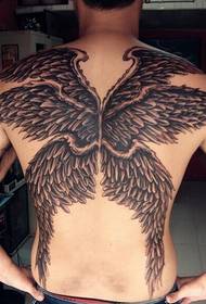 Divatos uralkodó angyal szárnyakkal tetoválás