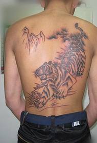 Stupendo tatuaggio di tigre di montagna a schiena piena