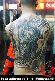 Spectacolul tatuajului templului Hefei: modelul de tatuaj Kirin cu spatele complet