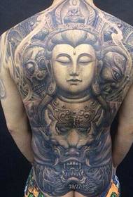 Le beau tatouage de Bouddha sur le dos vaut la peine d'être collectionné.