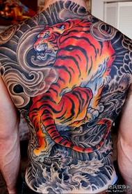 Recommandéiere en traditionnelle voll Réck Tiger Tattoo Muster