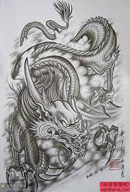 Тату-шоу, владний рукопис татуювання дракона на повній спині
