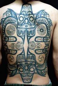 Buong likod na larawan ng pattern ng tattoo ng totem