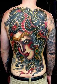 Személyiség tele Medusa tetoválás mintával