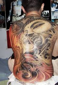 Klassisk atmosfär med full rygg Buddha tatuering