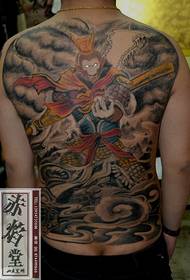 Voll Kampf géint Buddha Tattoo