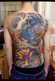 Harcsa tetoválás tele légkörrel