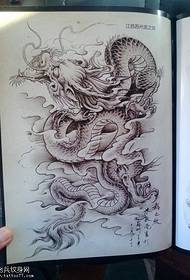 Buong back pattern ng tattoo ng dragon sa buong likod