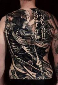 Мушка тетоважа на леђима вредна погледа