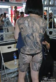Kineski stil pun povratak zmaj totem tetovaža uzorak