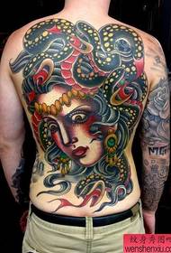 Kepribadian kanthi desain tato Medusa