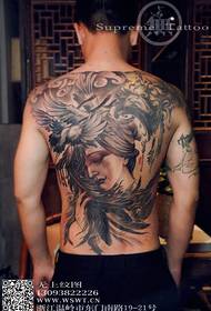 Tatoo la crane la urembo wa nyuma kabisa