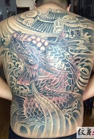 Muaj yeeb yuj squid tattoo cov duab nyob tom qab