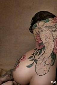 La donna torna come un modello di tatuaggio di Dio