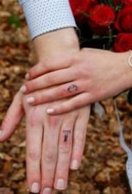 Tatuatges de parelles d’amor plenes d’anells
