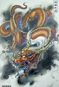 un motif de tatouage de dragon arrière complet