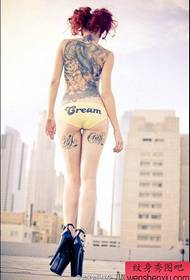 Sexy vrouwen vol met creatieve tatoeages
