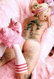 Tatuaggio schiena nuda bellezza