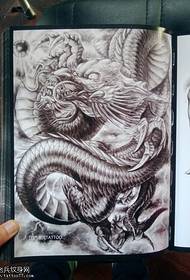 Koko takana lohikäärme tatuointi taidetta