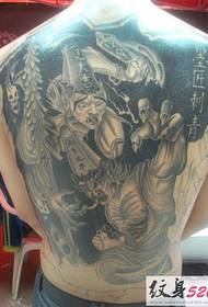 Impermanenza in bianco e nero con tatuaggio sulla schiena