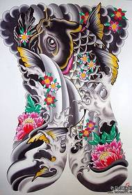 A teljes hátú hal tetoválásmintája, amelyet a tetoválásbemutató biztosít
