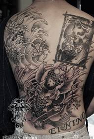 Fantasmi, tatuaggi, tatuaggi e tatuaggi a tutto tondo