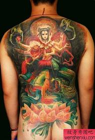 un tatuaggio a tinta unita