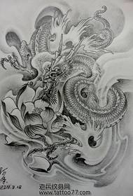 Lámhscríbhneoireacht ar ais lámhscríbhinn iomlán an Dragon Lotus tattoo