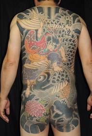 Τα όμορφα πλήρη τατουάζ των ανδρών