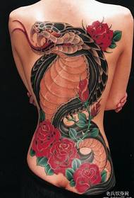 een full-back cobra tattoo-patroon