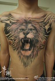 Domineering chest lion tattoo pattern
