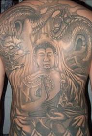 Obrázok náboženského vzoru Budhu, ktorý je obklopený chrbtom chlapca