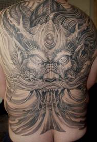 Tatuaggio classico drago a schiena piena